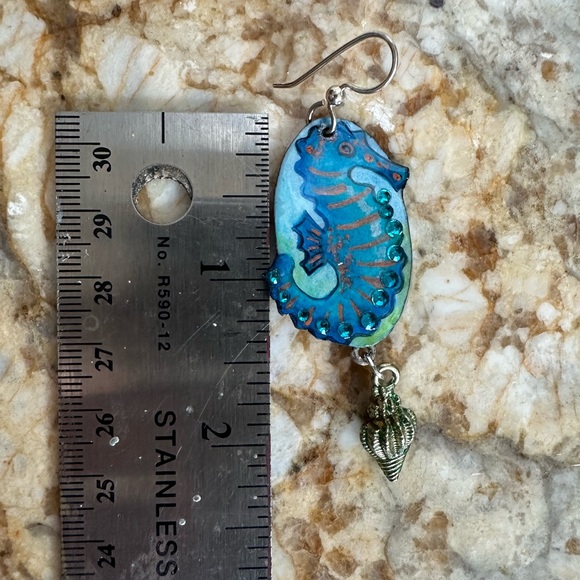 Handpainted seahorse earrings metal conch shell charm lightweight sterling wires - Picture 6 of 7